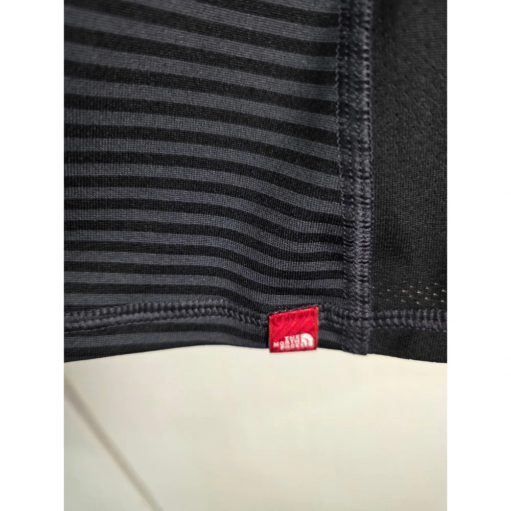 The North Face Womens VaporWick Striped Active Tee Grey Black Sz M Gorpcore gym - Picture 4 of 9